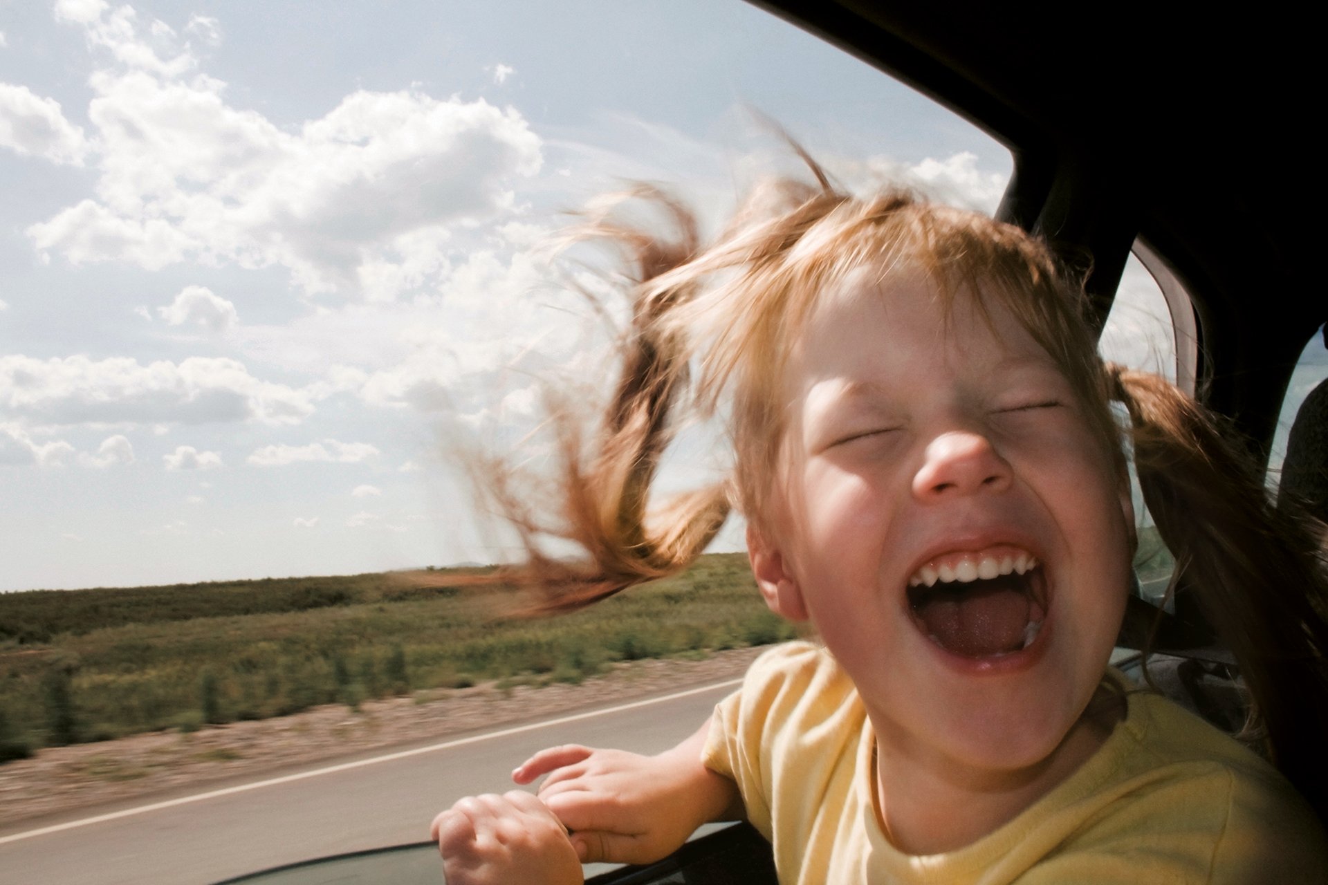 Bimbi in auto: tutto sui dispositivi antiabbandono