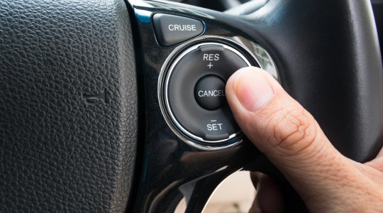 Todo sobre el control de crucero en coches